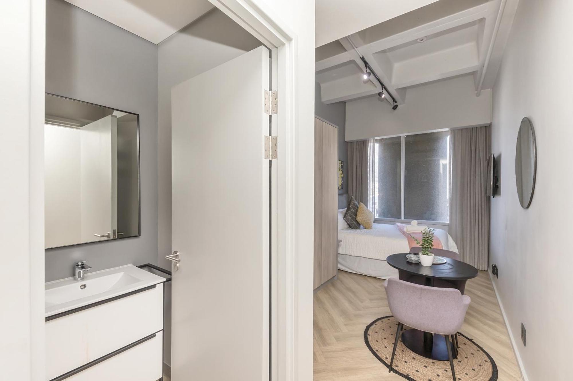 One Thibault Studio Hotel And Apartments Кейптаун Екстериор снимка